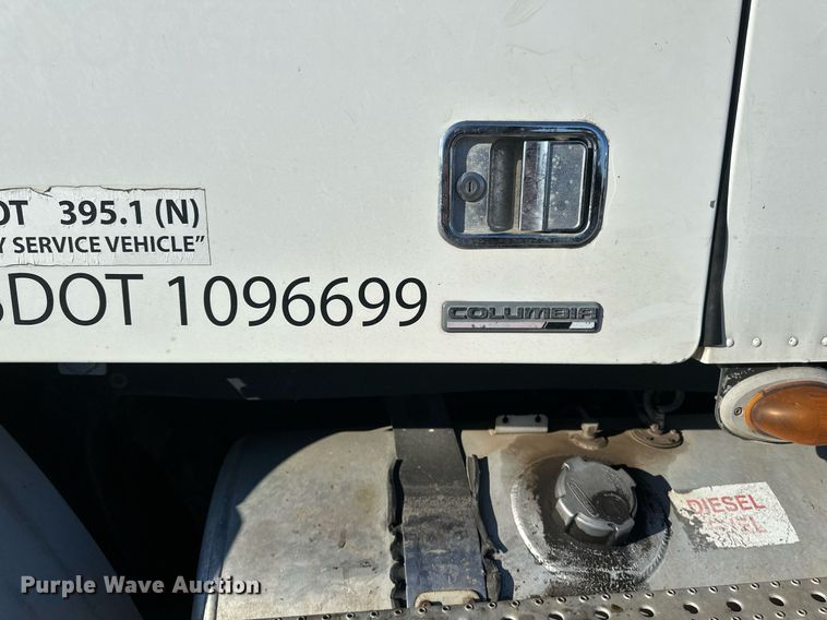 image for item DV0612 2007 Freightliner  Columbia flatbed truck with mud mixing system