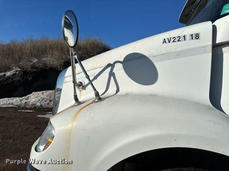 image for item DV0612 2007 Freightliner  Columbia flatbed truck with mud mixing system