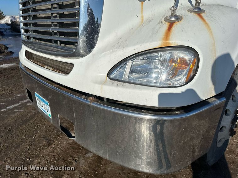 image for item DV0612 2007 Freightliner  Columbia flatbed truck with mud mixing system