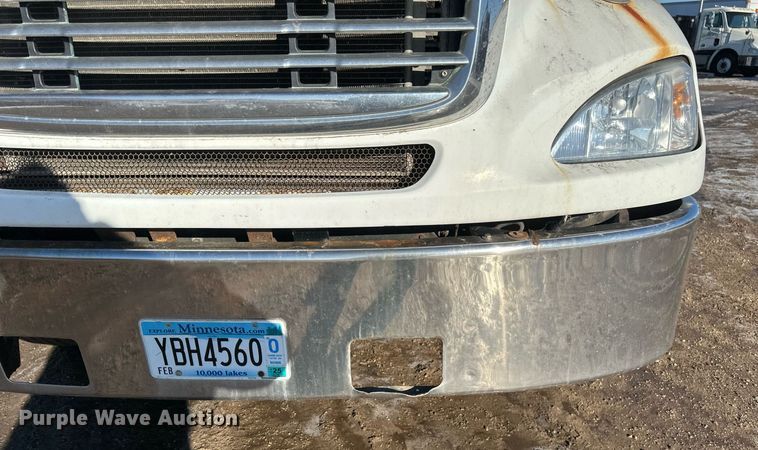 image for item DV0612 2007 Freightliner  Columbia flatbed truck with mud mixing system