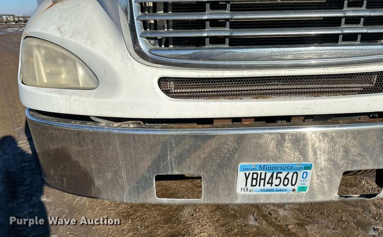 image for item DV0612 2007 Freightliner  Columbia flatbed truck with mud mixing system