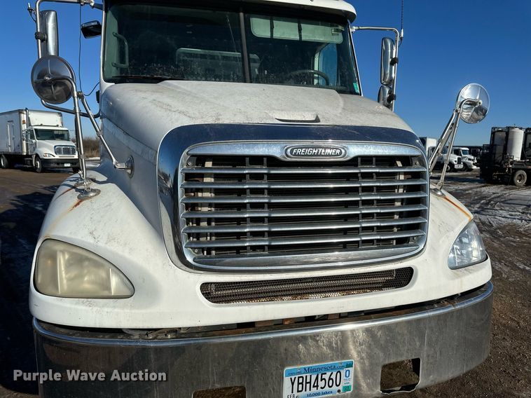 image for item DV0612 2007 Freightliner  Columbia flatbed truck with mud mixing system