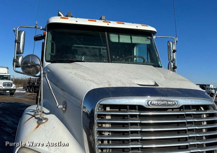 image for item DV0612 2007 Freightliner  Columbia flatbed truck with mud mixing system