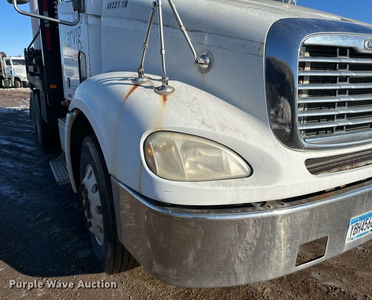image for item DV0612 2007 Freightliner  Columbia flatbed truck with mud mixing system