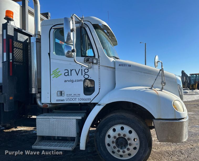 image for item DV0612 2007 Freightliner  Columbia flatbed truck with mud mixing system