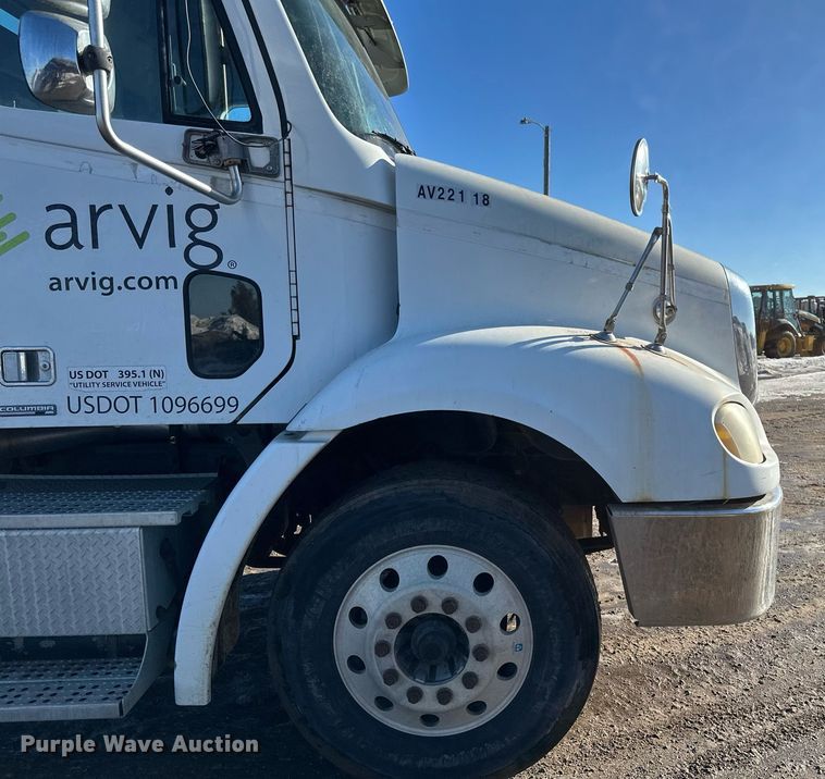 image for item DV0612 2007 Freightliner  Columbia flatbed truck with mud mixing system