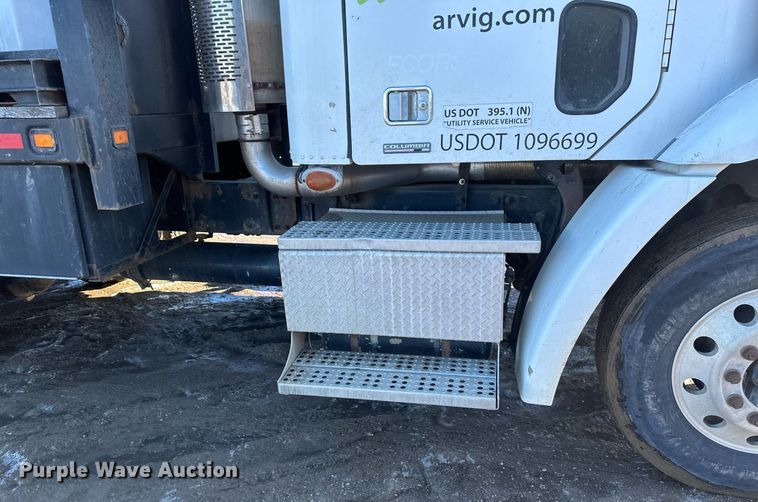 image for item DV0612 2007 Freightliner  Columbia flatbed truck with mud mixing system