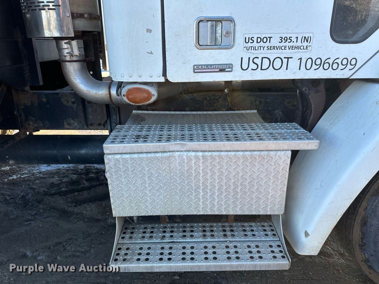 image for item DV0612 2007 Freightliner  Columbia flatbed truck with mud mixing system