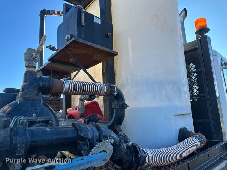 image for item DV0612 2007 Freightliner  Columbia flatbed truck with mud mixing system