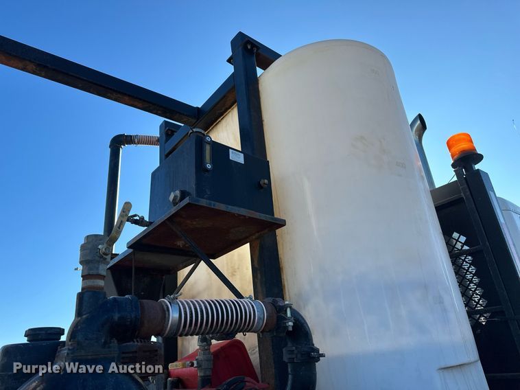 image for item DV0612 2007 Freightliner  Columbia flatbed truck with mud mixing system