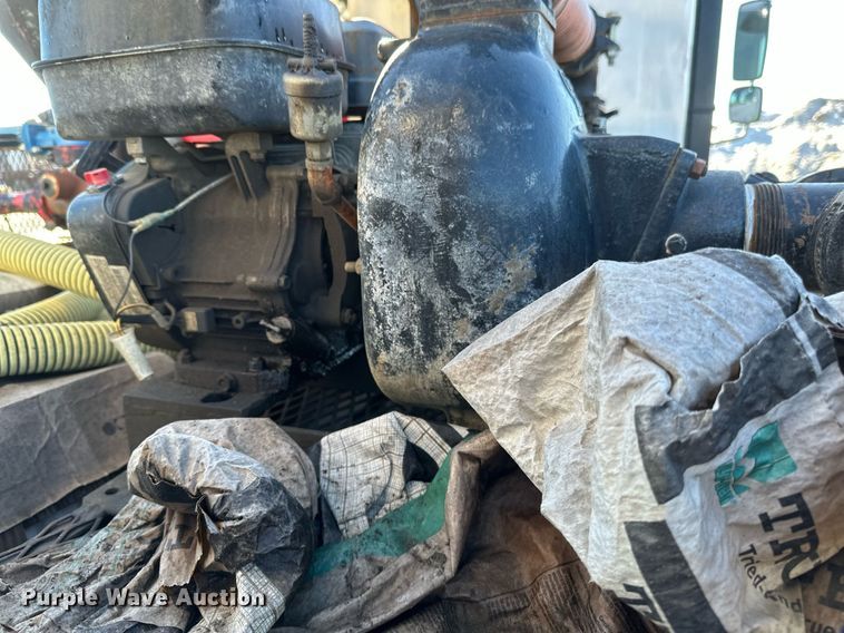 image for item DV0612 2007 Freightliner  Columbia flatbed truck with mud mixing system