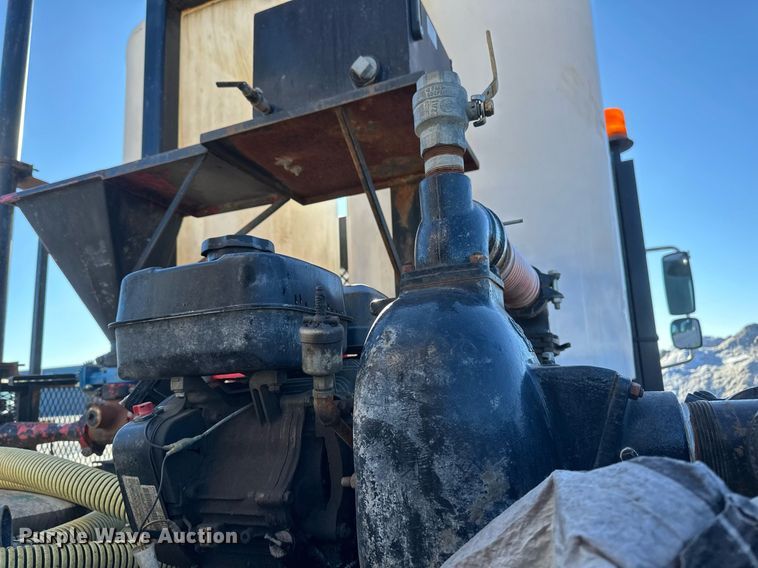 image for item DV0612 2007 Freightliner  Columbia flatbed truck with mud mixing system