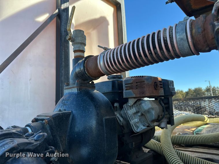 image for item DV0612 2007 Freightliner  Columbia flatbed truck with mud mixing system