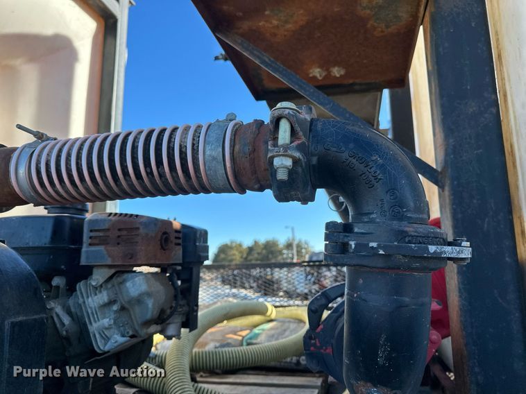 image for item DV0612 2007 Freightliner  Columbia flatbed truck with mud mixing system