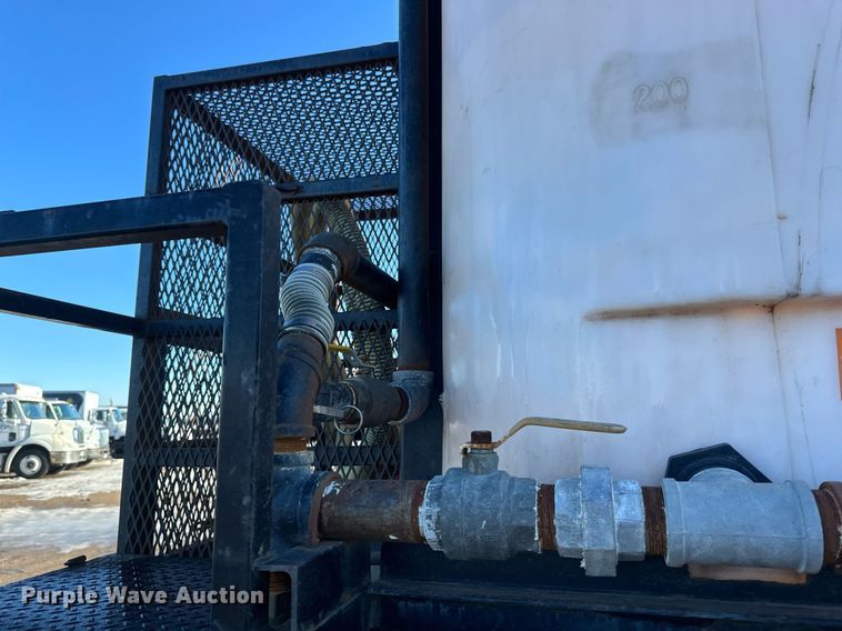 image for item DV0612 2007 Freightliner  Columbia flatbed truck with mud mixing system