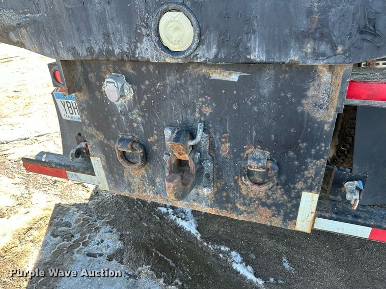 image for item DV0612 2007 Freightliner  Columbia flatbed truck with mud mixing system