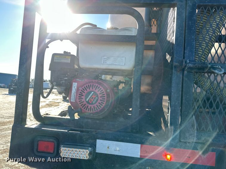 image for item DV0612 2007 Freightliner  Columbia flatbed truck with mud mixing system