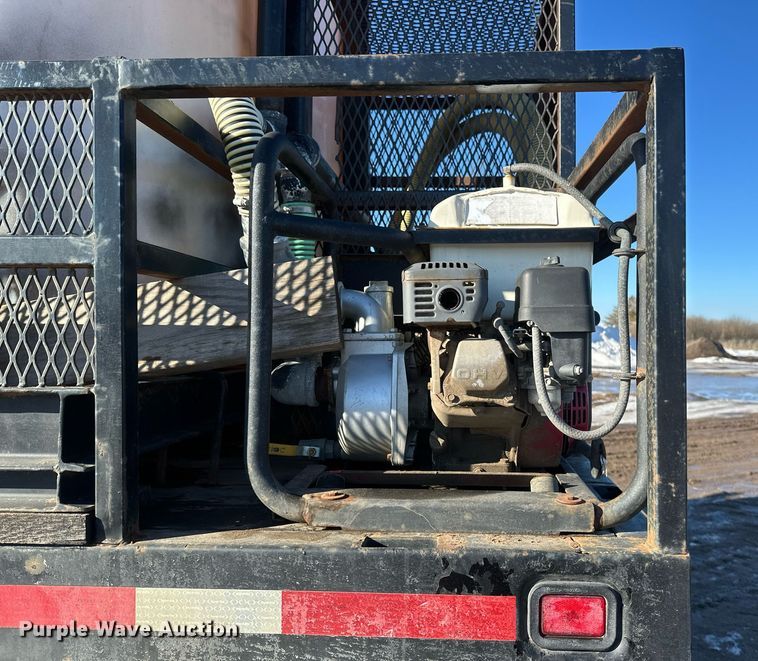 image for item DV0612 2007 Freightliner  Columbia flatbed truck with mud mixing system