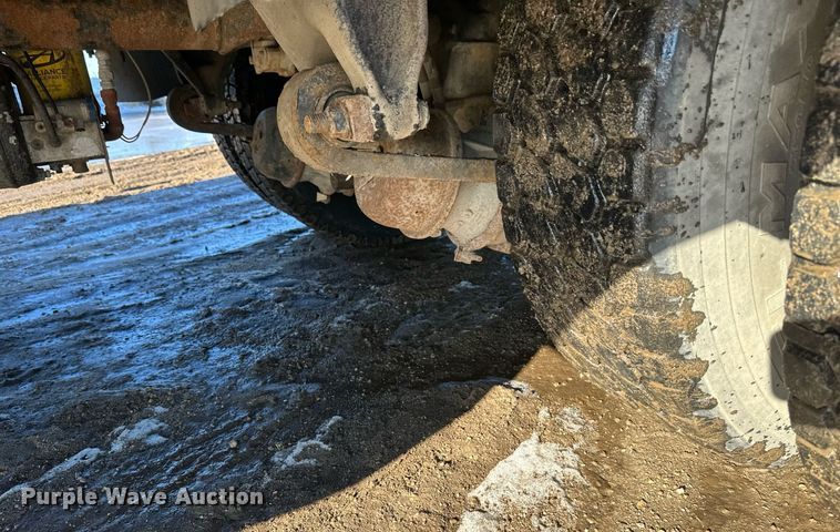 image for item DV0612 2007 Freightliner  Columbia flatbed truck with mud mixing system