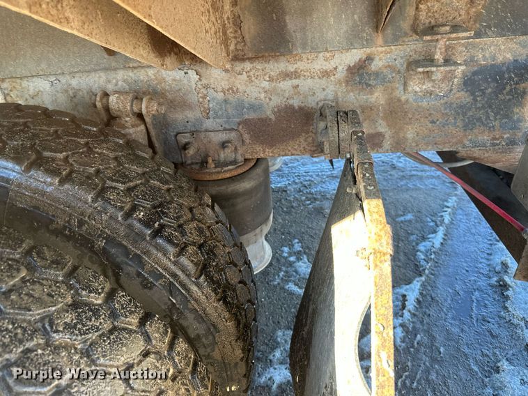 image for item DV0612 2007 Freightliner  Columbia flatbed truck with mud mixing system