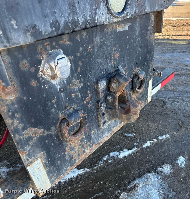 image for item DV0612 2007 Freightliner  Columbia flatbed truck with mud mixing system