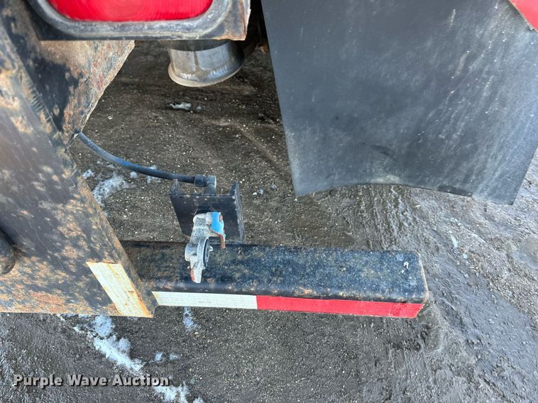 image for item DV0612 2007 Freightliner  Columbia flatbed truck with mud mixing system