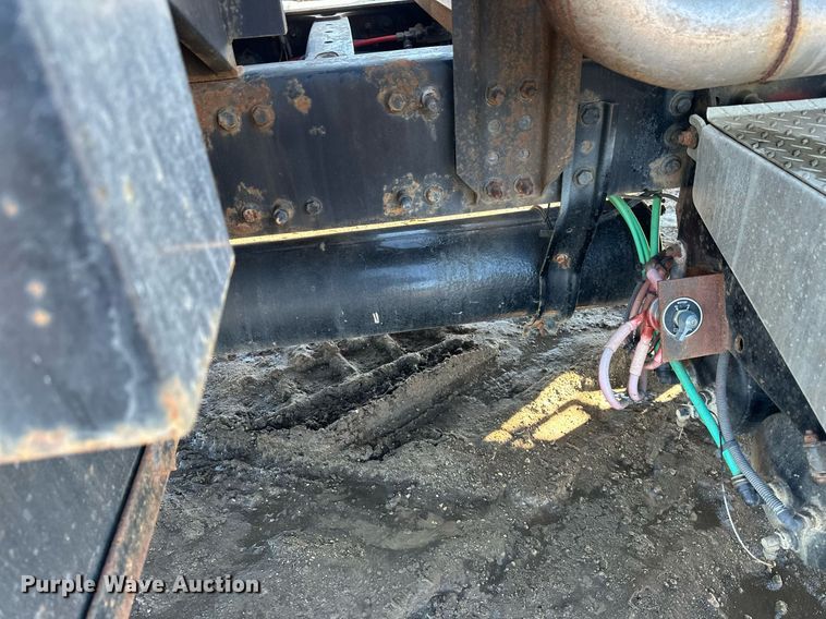 image for item DV0612 2007 Freightliner  Columbia flatbed truck with mud mixing system