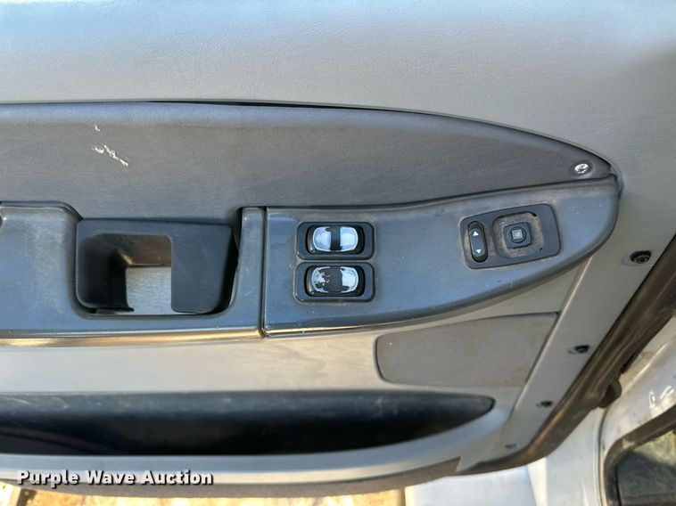 image for item DV0612 2007 Freightliner  Columbia flatbed truck with mud mixing system