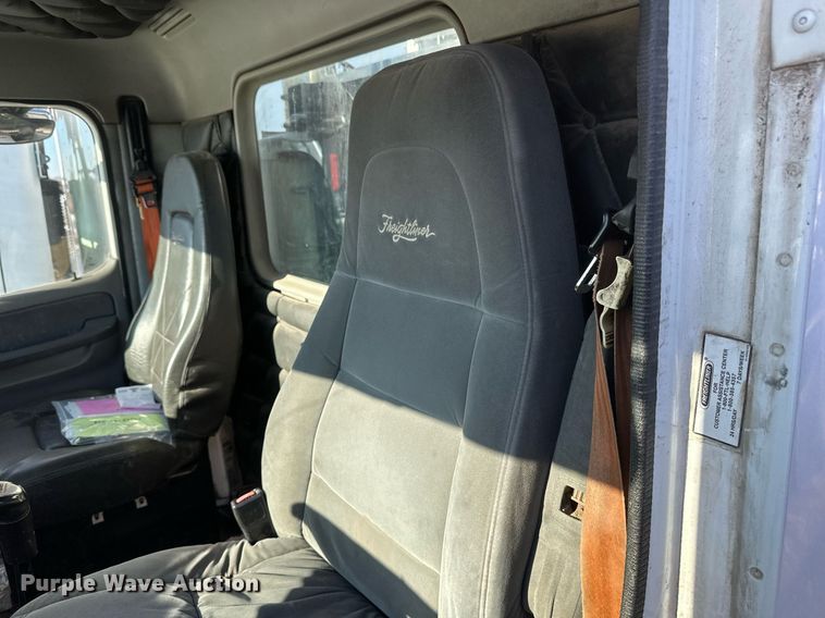 image for item DV0612 2007 Freightliner  Columbia flatbed truck with mud mixing system