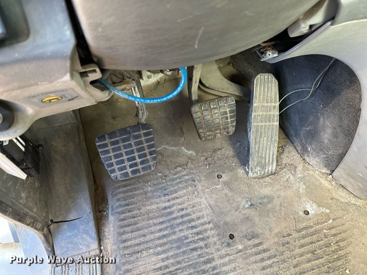 image for item DV0612 2007 Freightliner  Columbia flatbed truck with mud mixing system