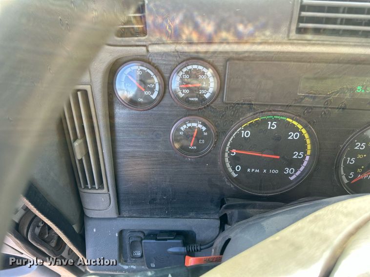 image for item DV0612 2007 Freightliner  Columbia flatbed truck with mud mixing system