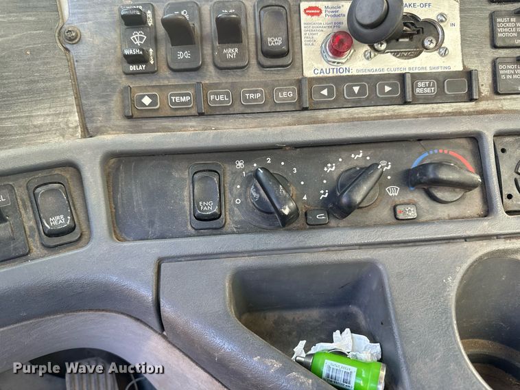 image for item DV0612 2007 Freightliner  Columbia flatbed truck with mud mixing system