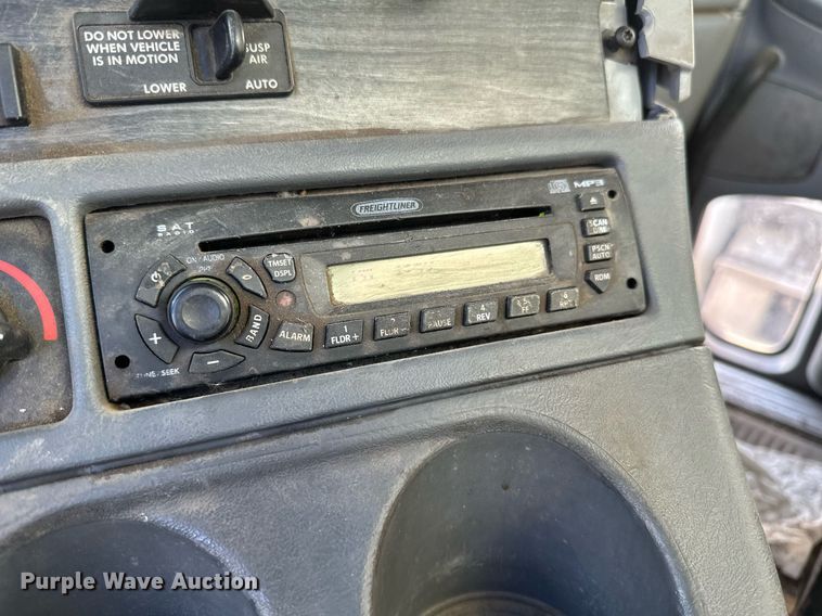 image for item DV0612 2007 Freightliner  Columbia flatbed truck with mud mixing system