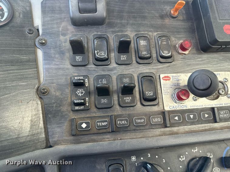 image for item DV0612 2007 Freightliner  Columbia flatbed truck with mud mixing system