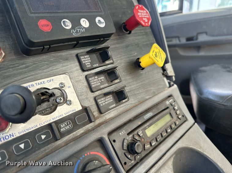 image for item DV0612 2007 Freightliner  Columbia flatbed truck with mud mixing system