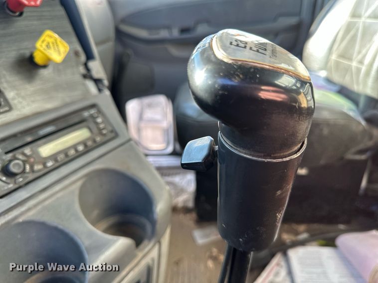 image for item DV0612 2007 Freightliner  Columbia flatbed truck with mud mixing system