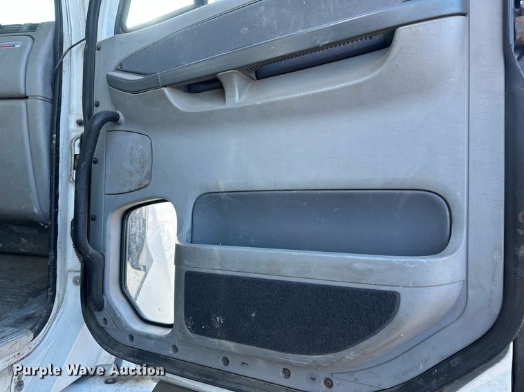 image for item DV0612 2007 Freightliner  Columbia flatbed truck with mud mixing system