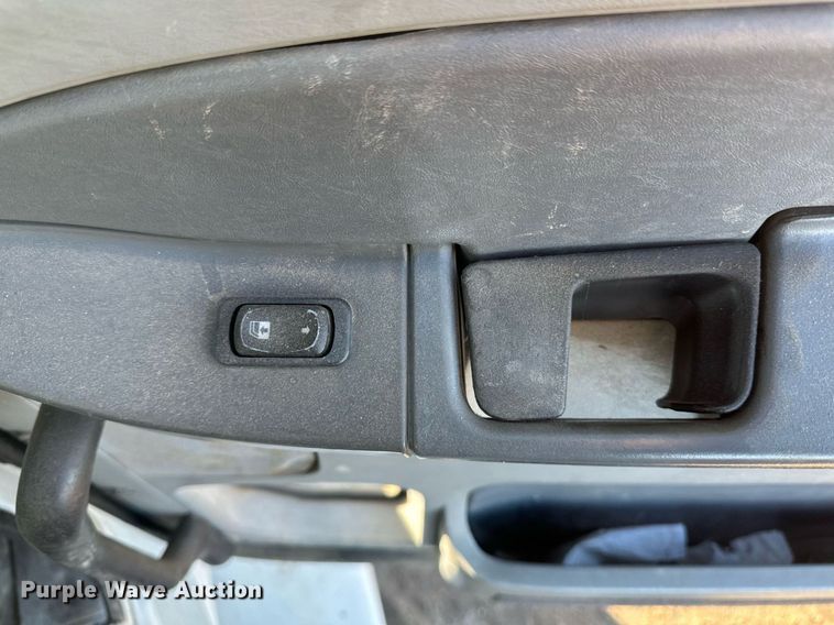 image for item DV0612 2007 Freightliner  Columbia flatbed truck with mud mixing system