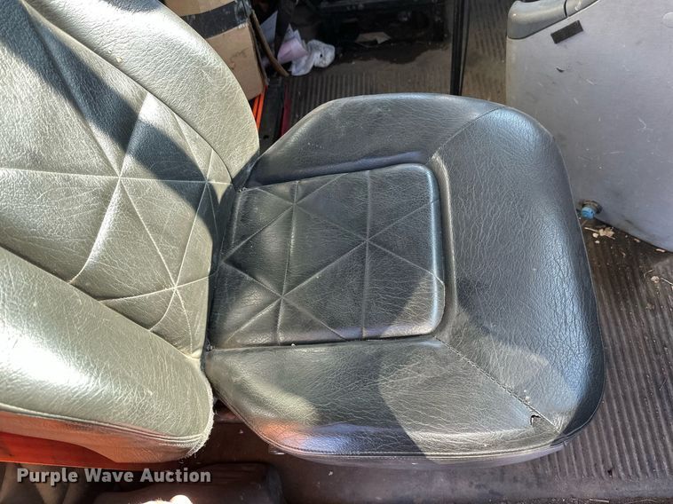 image for item DV0612 2007 Freightliner  Columbia flatbed truck with mud mixing system