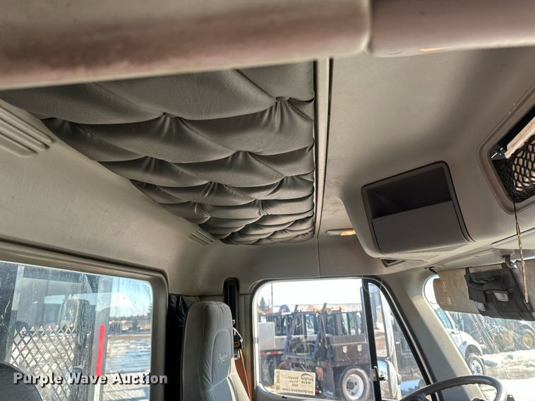 image for item DV0612 2007 Freightliner  Columbia flatbed truck with mud mixing system