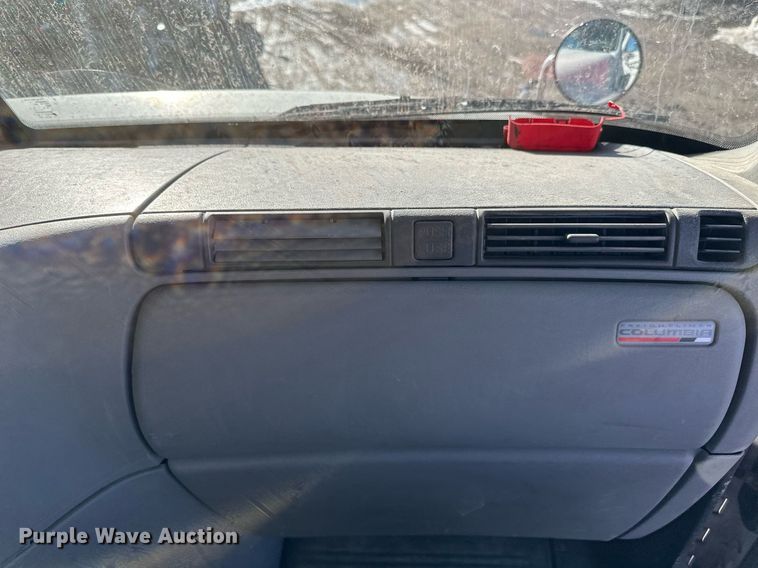 image for item DV0612 2007 Freightliner  Columbia flatbed truck with mud mixing system