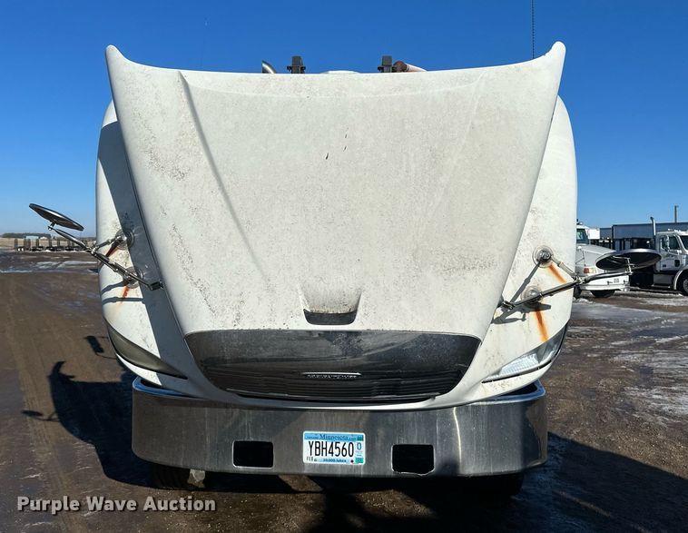 image for item DV0612 2007 Freightliner  Columbia flatbed truck with mud mixing system