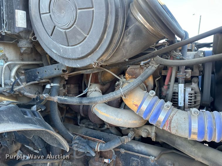 image for item DV0612 2007 Freightliner  Columbia flatbed truck with mud mixing system