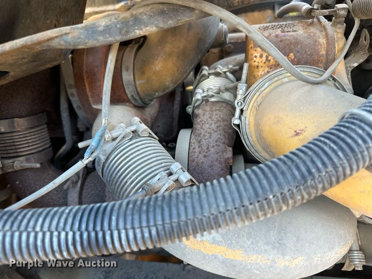 image for item DV0612 2007 Freightliner  Columbia flatbed truck with mud mixing system