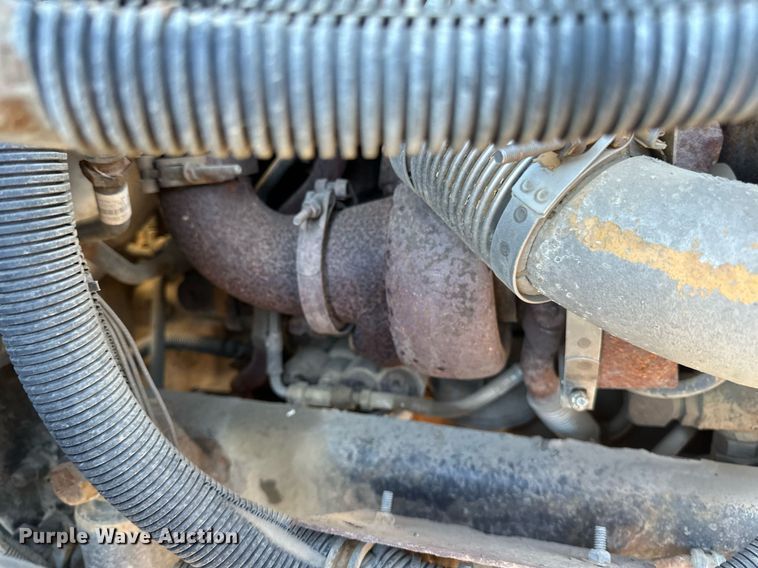 image for item DV0612 2007 Freightliner  Columbia flatbed truck with mud mixing system