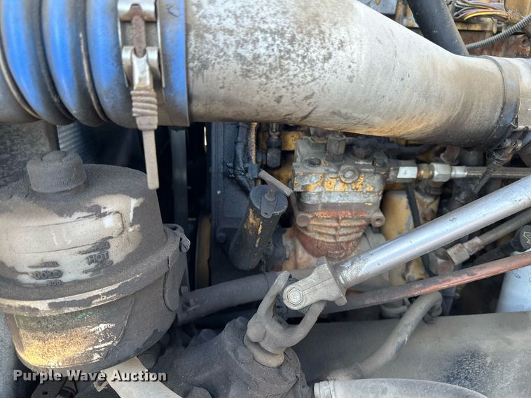 image for item DV0612 2007 Freightliner  Columbia flatbed truck with mud mixing system