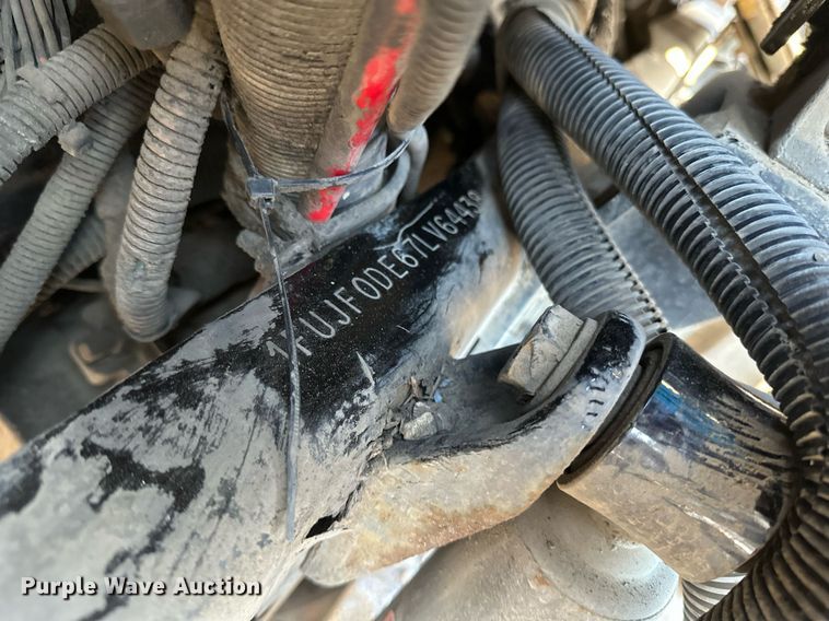 image for item DV0612 2007 Freightliner  Columbia flatbed truck with mud mixing system