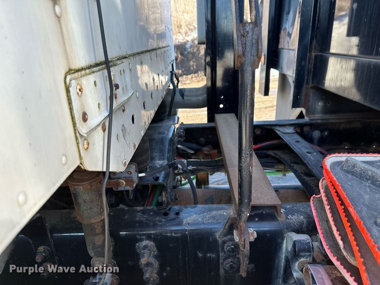 image for item DV0613 2007 Freightliner  Cascadia flatbed truck with mud mixing system