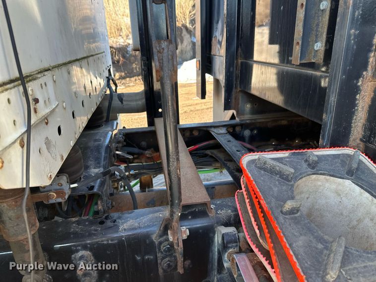 image for item DV0613 2007 Freightliner  Cascadia flatbed truck with mud mixing system