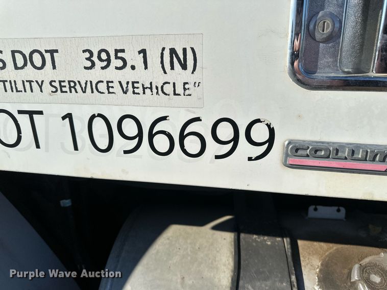 image for item DV0613 2007 Freightliner  Cascadia flatbed truck with mud mixing system